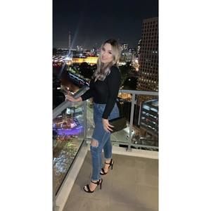 Meet your Posher, Adriana